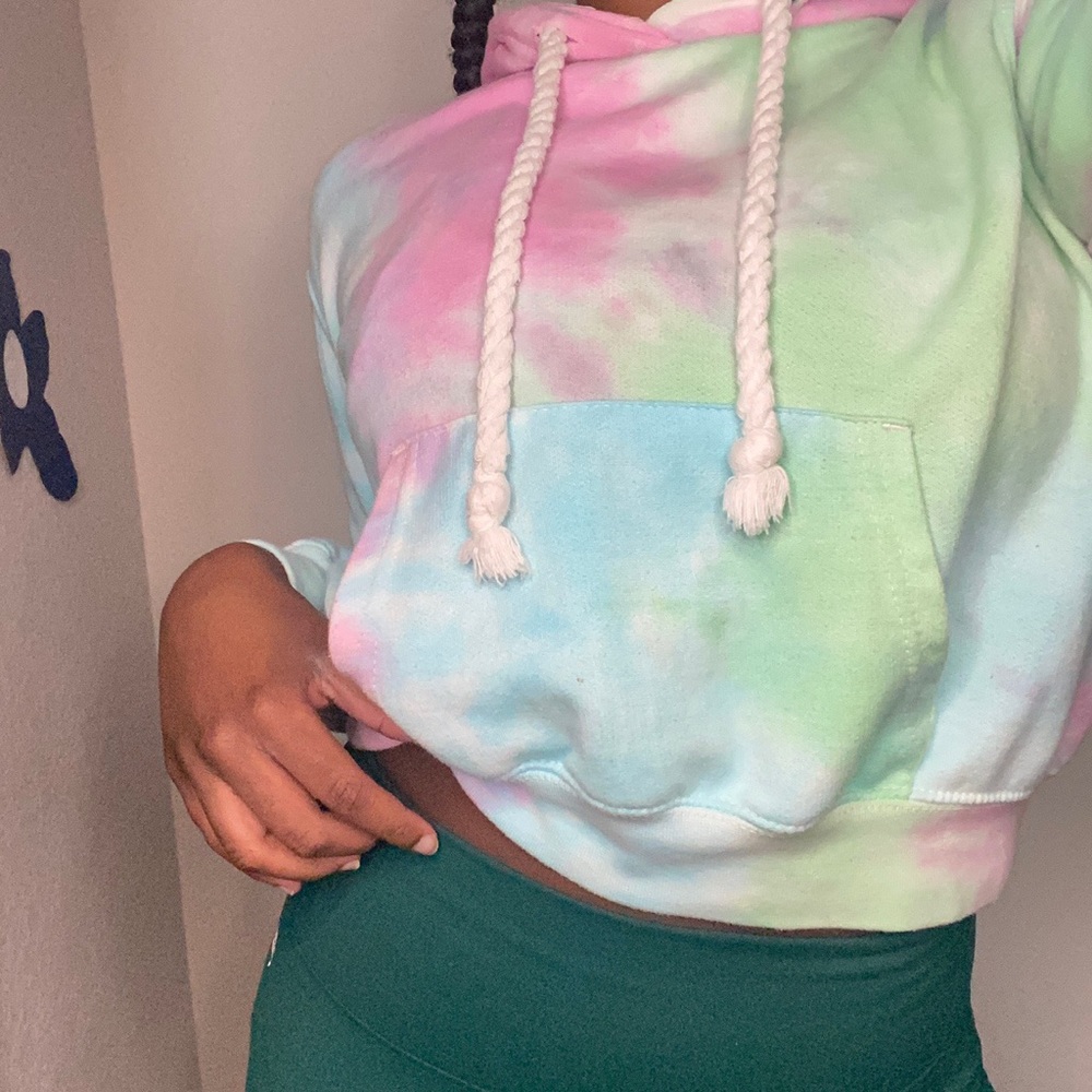 Super cute pastel hoodie cropped